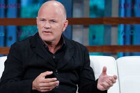 Billionaire Mike Novogratz says Jamie Dimon's stance on bitcoin is sophomoric